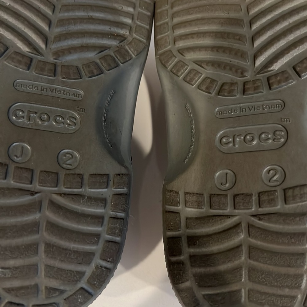 GUC Kids Grey Crocs - Picture 8 of 10
